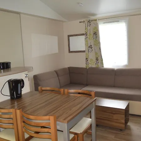 Mobil مكان تخييم