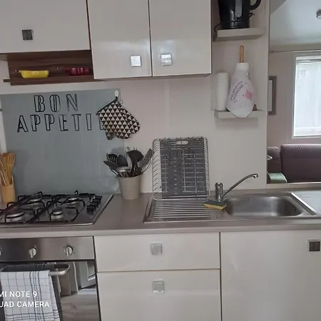 مكان تخييم Mobil Sainte-Reine-de-Bretagne